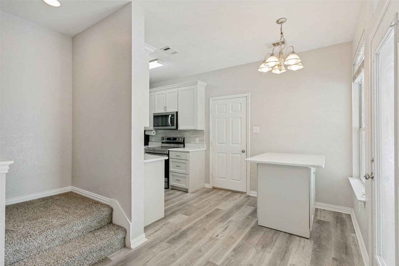 1219 Devonshire Dr - Photo 6 of 26