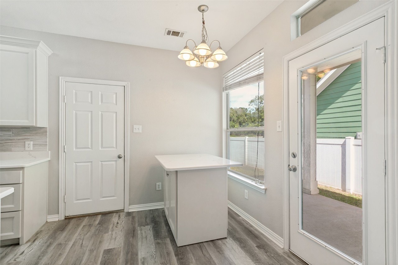 1219 Devonshire Dr - Photo 7 of 26