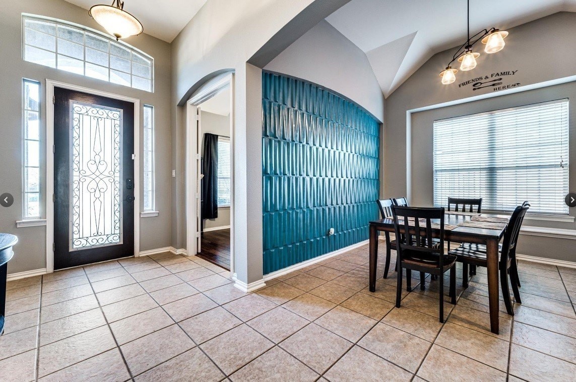 2480 Deerwood Dr - Photo 3 of 16