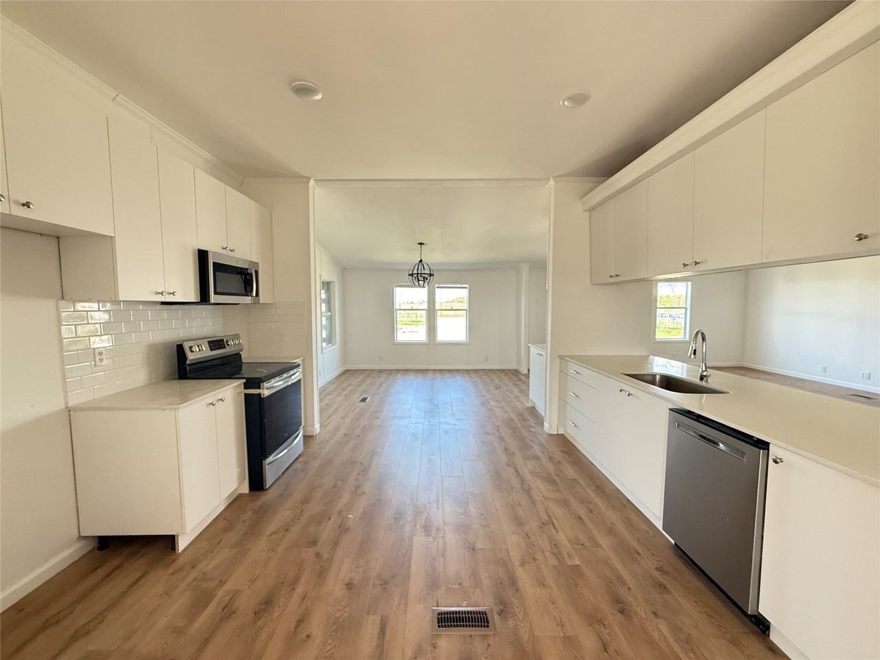 10546 Hames Rd - Photo 4 of 26