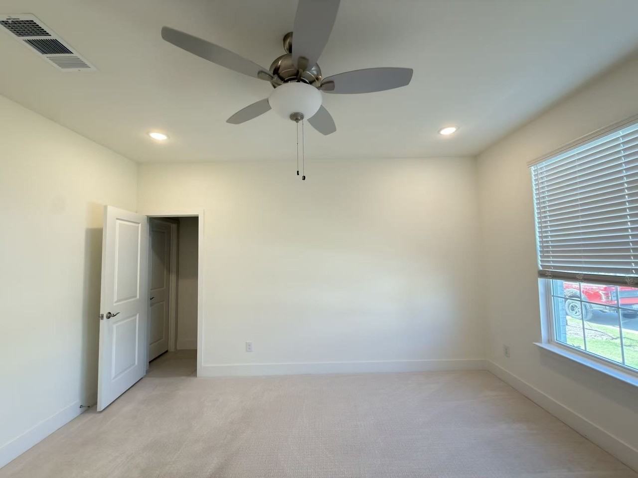 7043 Lathrop Ln - Photo 3 of 39