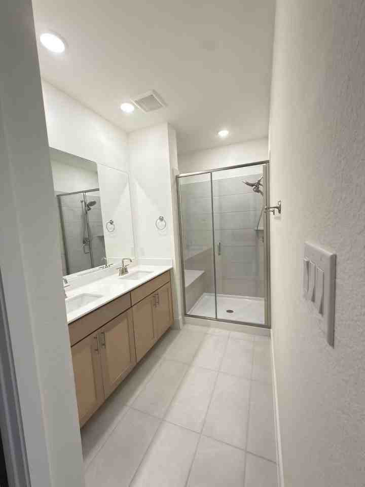 7043 Lathrop Ln - Photo 6 of 39