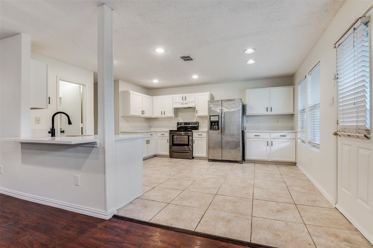 1122 Mazourka Dr - Photo 4 of 19