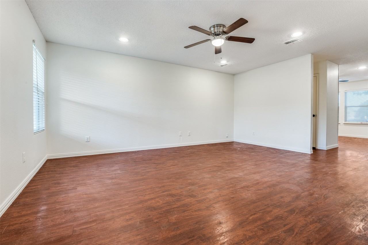 1122 Mazourka Dr - Photo 7 of 19