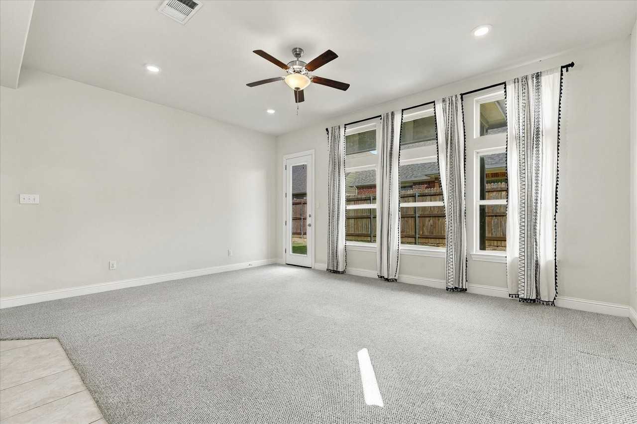 2125 Ella Ln - Photo 6 of 38