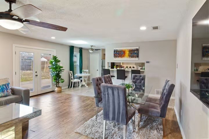7225 Windhaven Ct - Photo 2 of 16