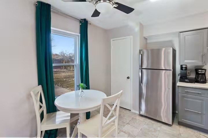 7225 Windhaven Ct - Photo 6 of 16
