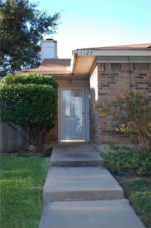 1127 Rimcrest Dr - Photo 2 of 25