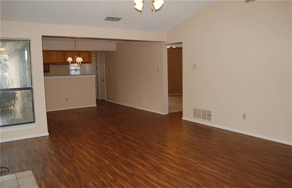 1127 Rimcrest Dr - Photo 3 of 25