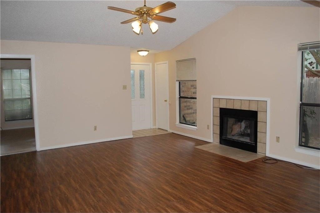 1127 Rimcrest Dr - Photo 6 of 25