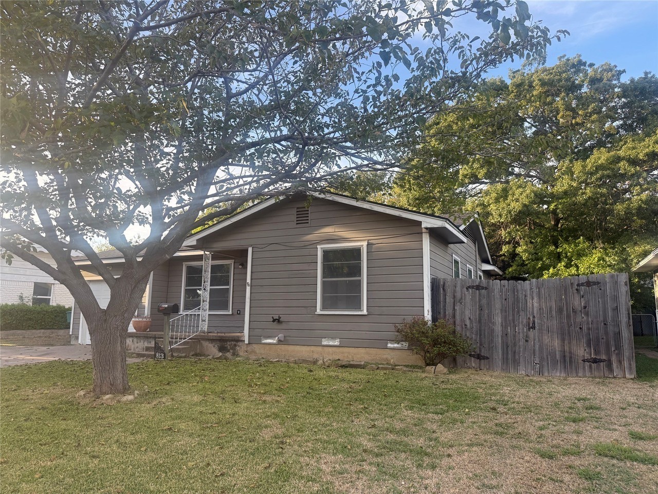 813 E Centennial St - Photo 4 of 23