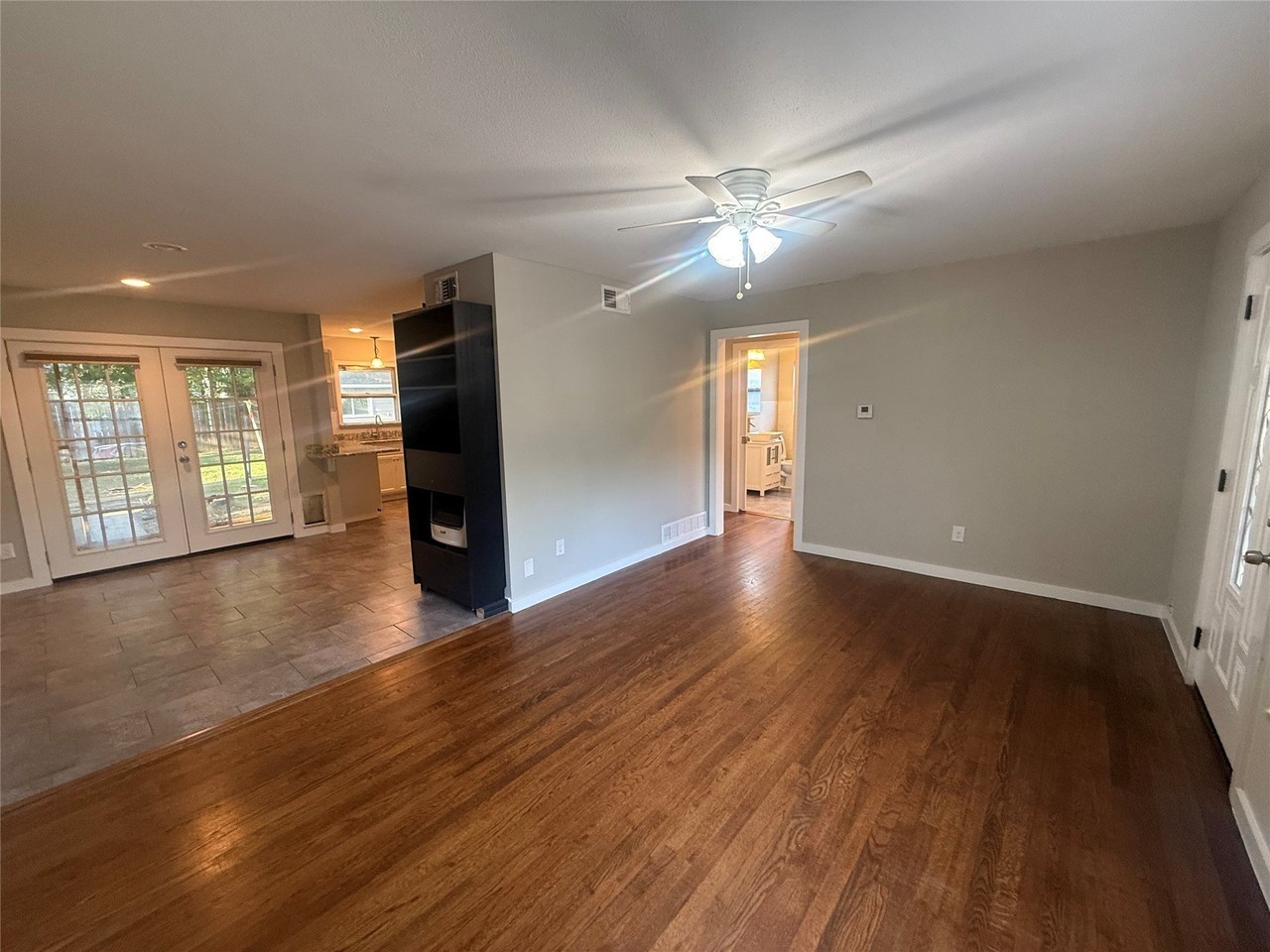 813 E Centennial St - Photo 5 of 23
