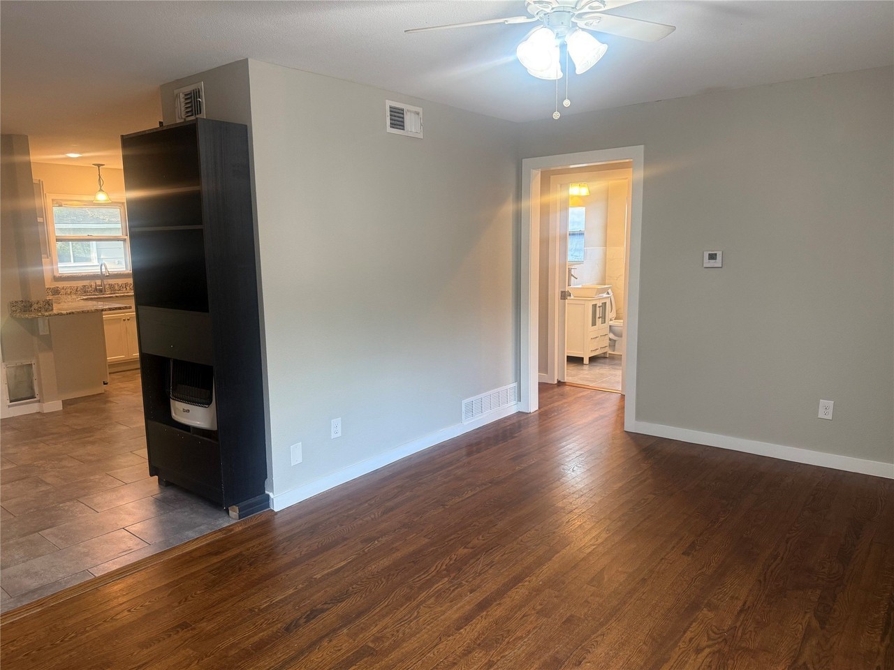 813 E Centennial St - Photo 7 of 23