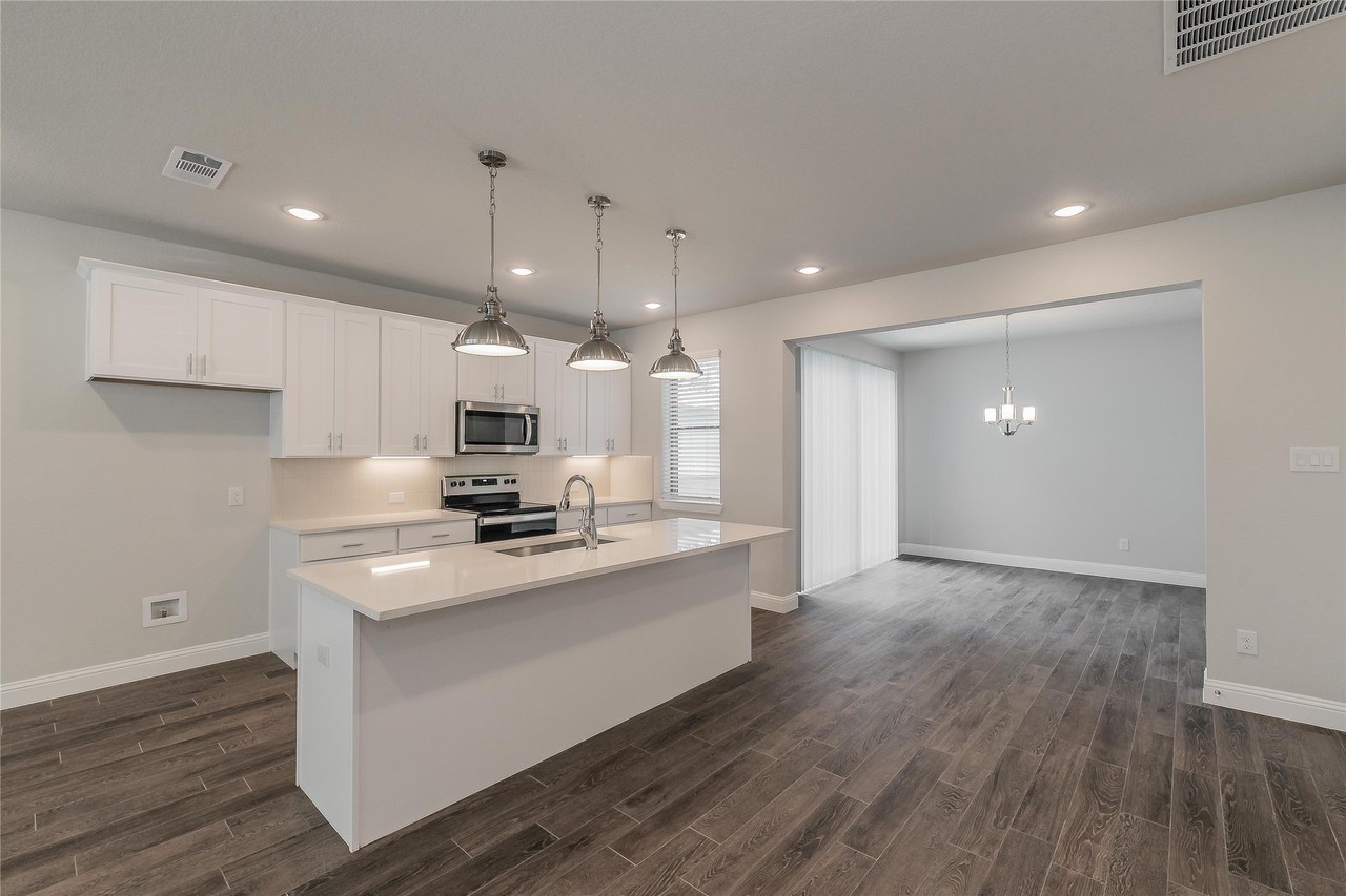 9549 Thorncrown Ln - Photo 2 of 34