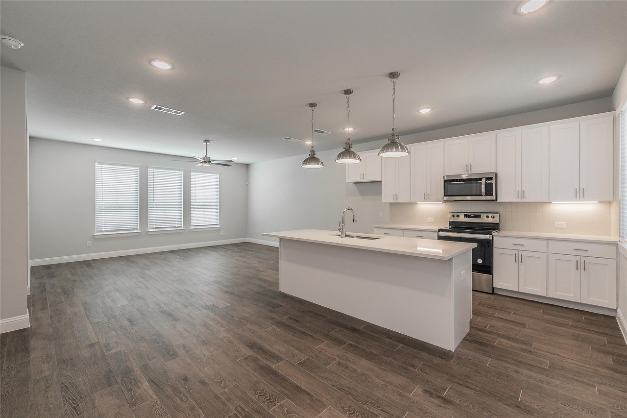 9549 Thorncrown Ln - Photo 3 of 34