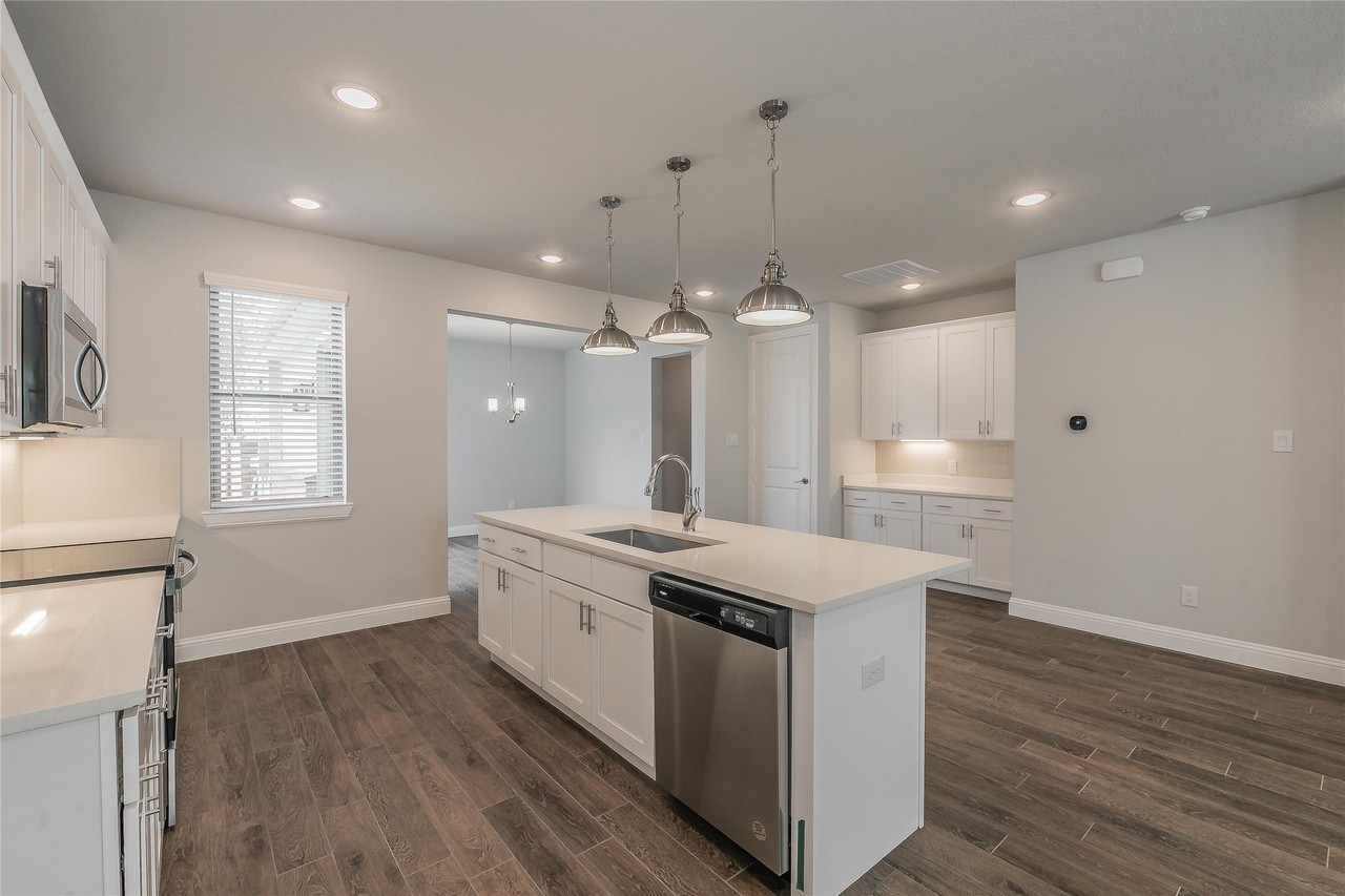 9549 Thorncrown Ln - Photo 5 of 34