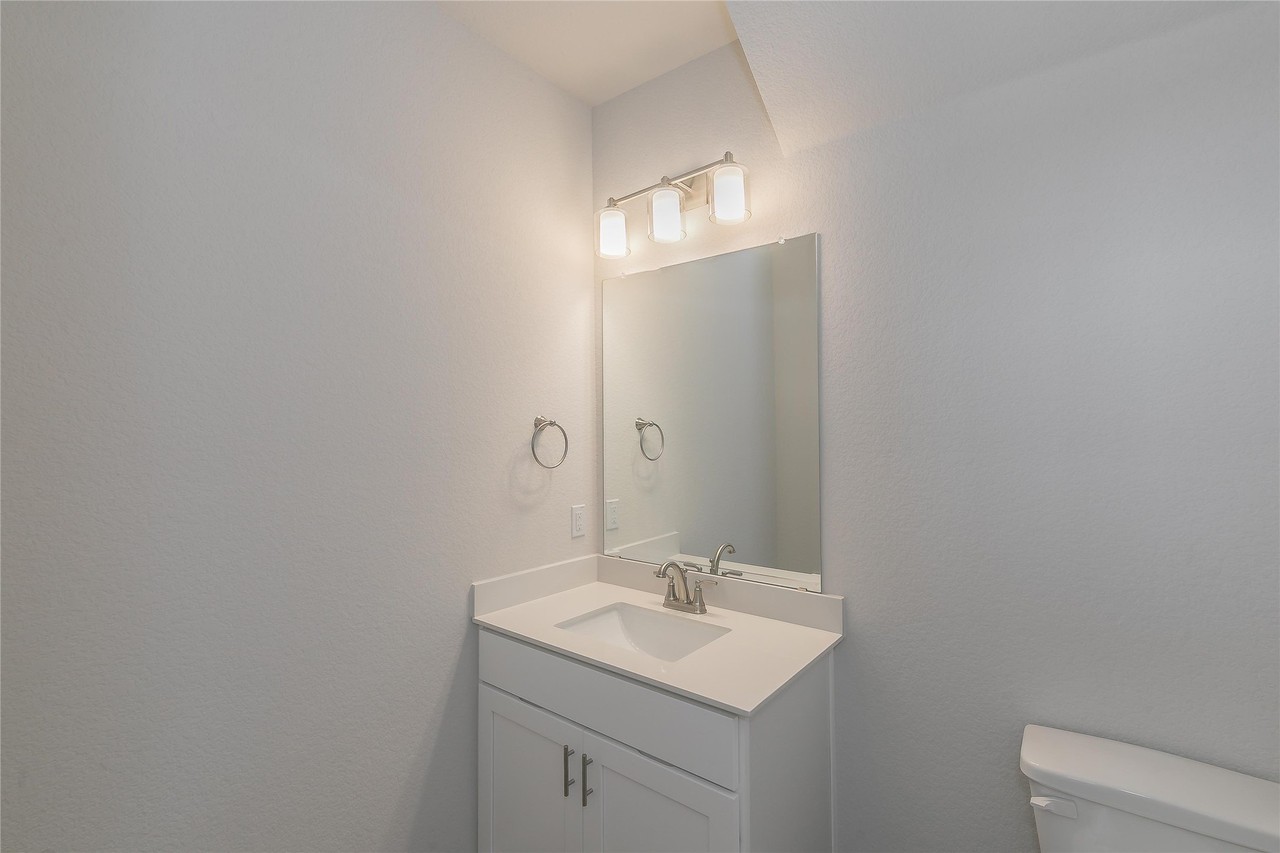 9549 Thorncrown Ln - Photo 6 of 34