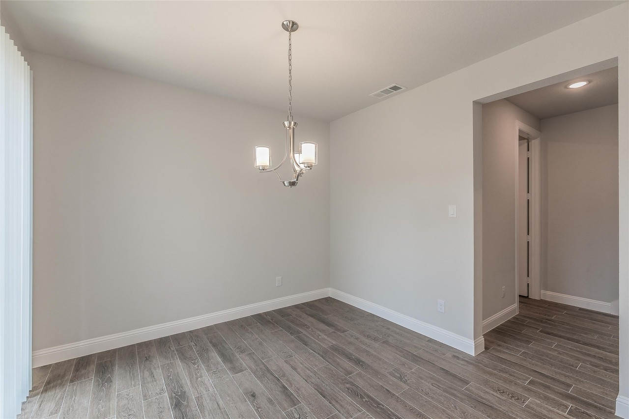 9549 Thorncrown Ln - Photo 7 of 34
