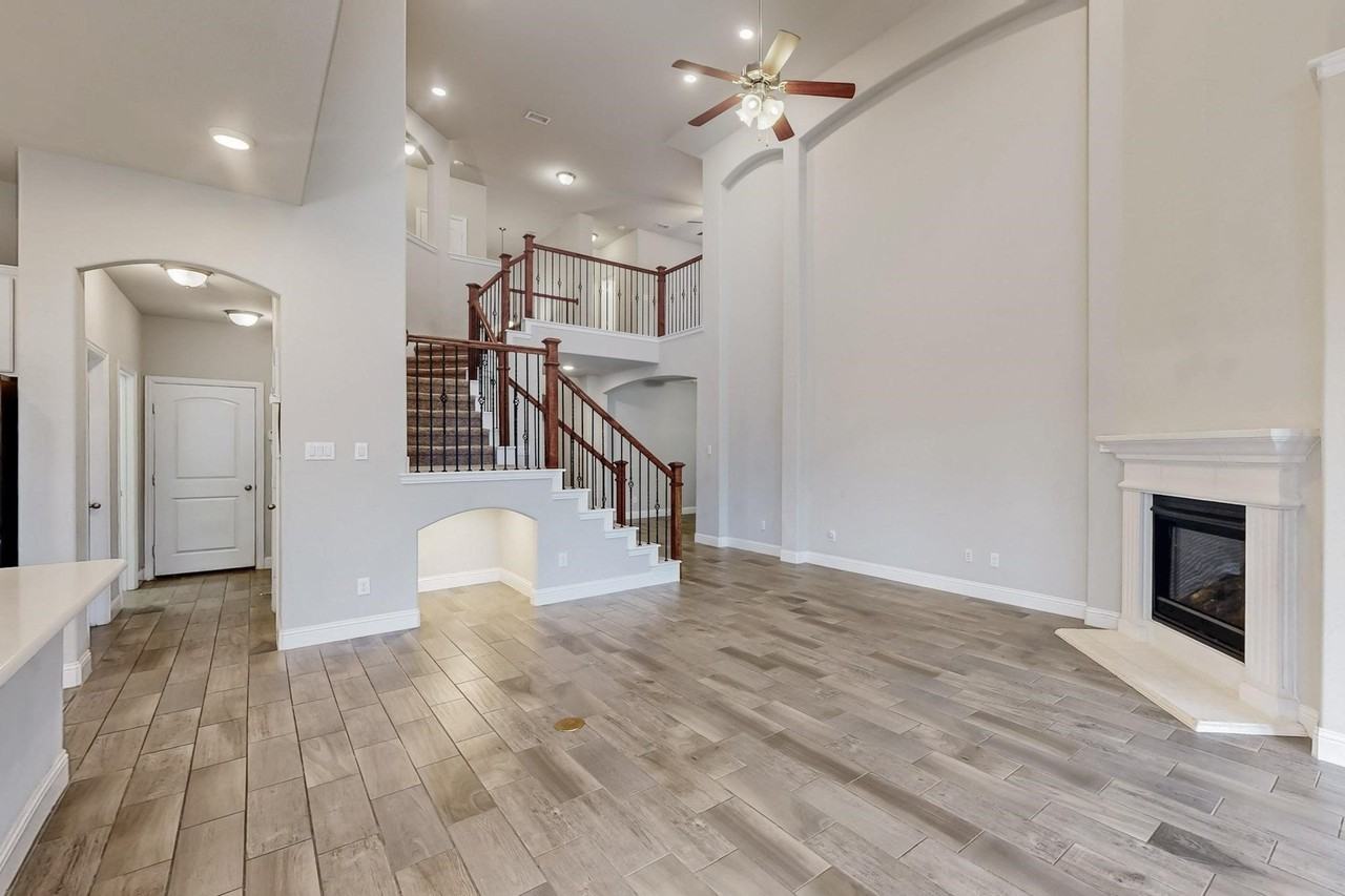 2844 Hackberry Creek Trl - Photo 4 of 37