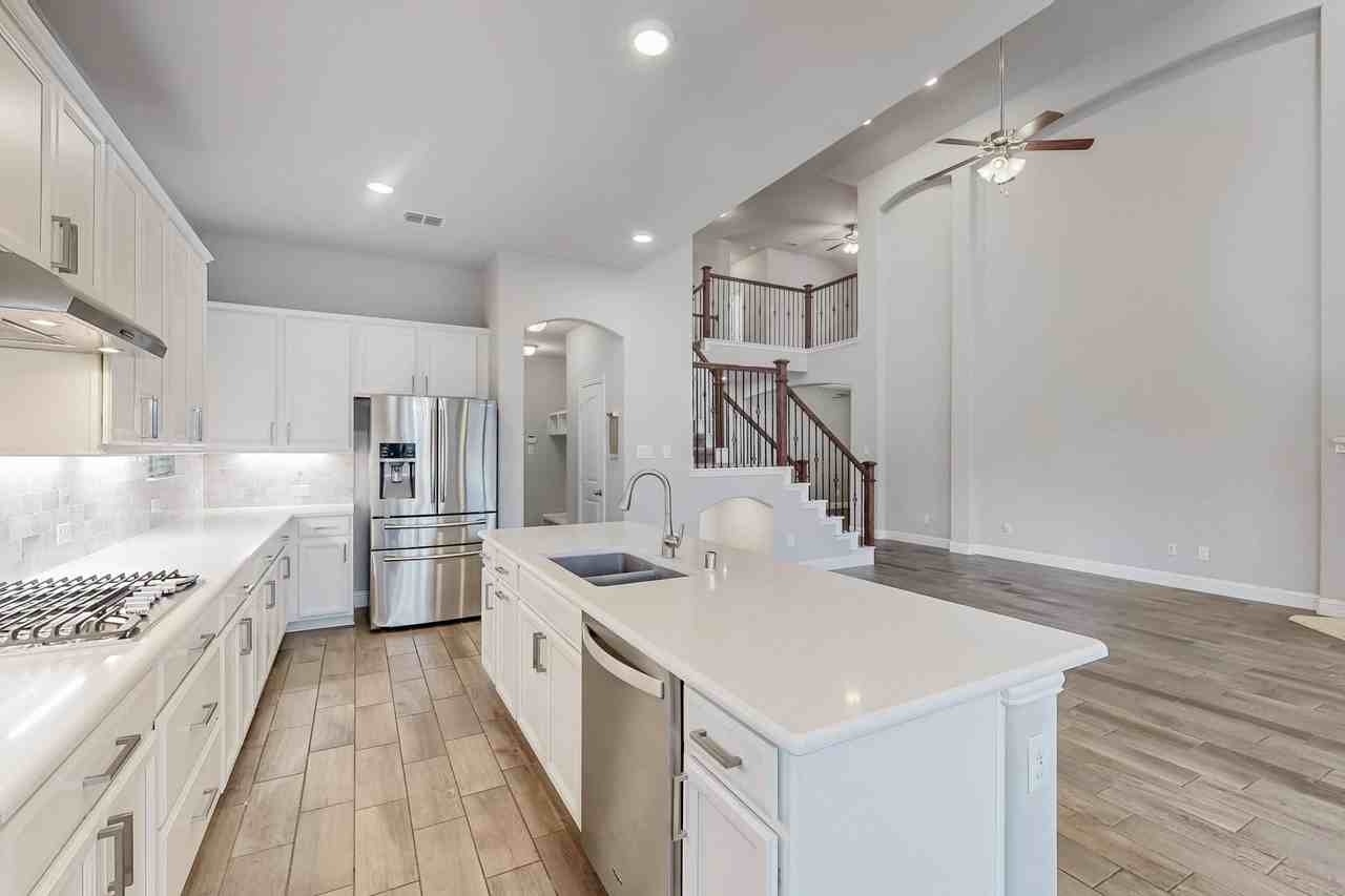 2844 Hackberry Creek Trl - Photo 6 of 37