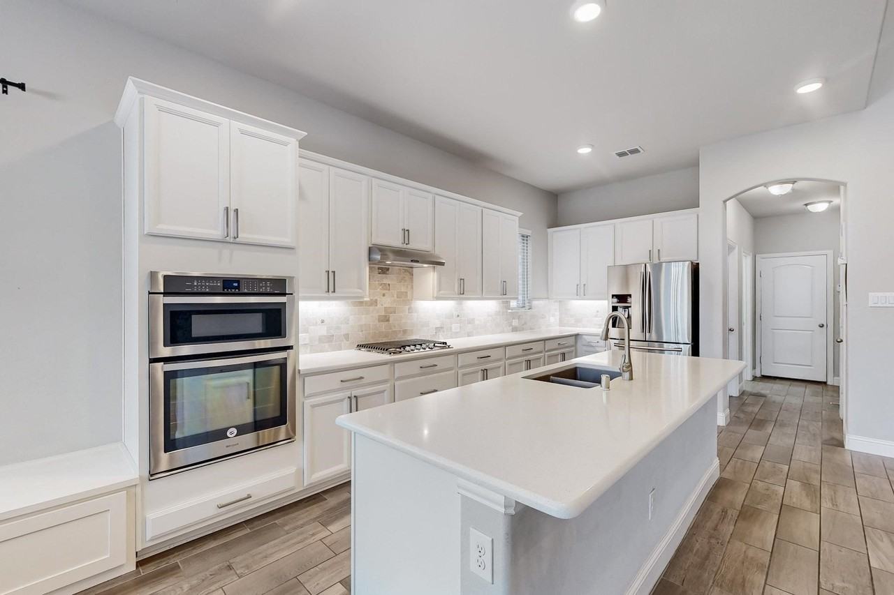2844 Hackberry Creek Trl - Photo 7 of 37