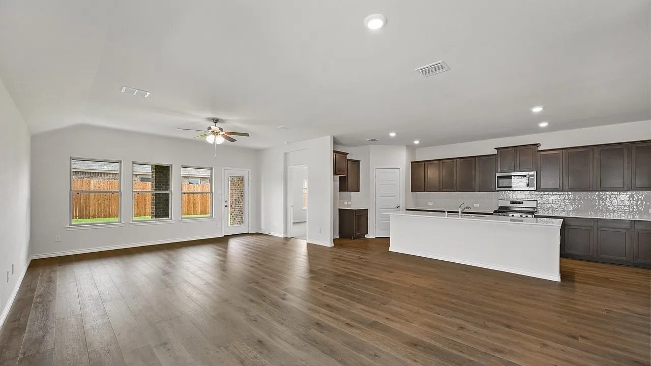 2067 Hearn Dr - Photo 2 of 31