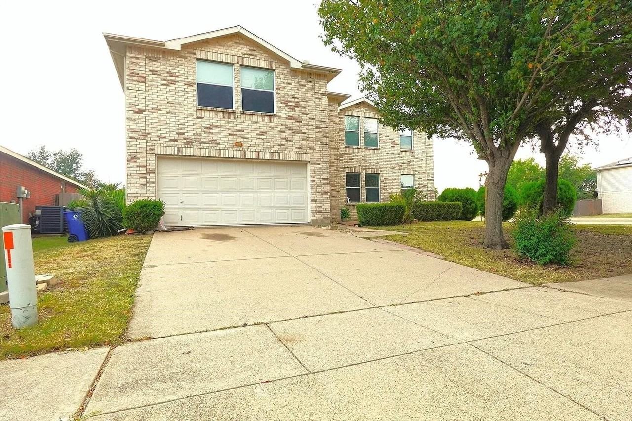 1329 Anna Lea Ln - Photo 2 of 24
