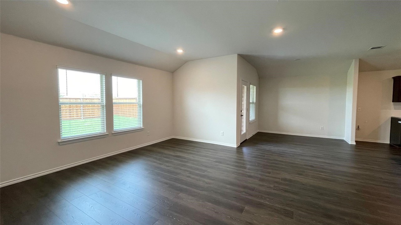 6229 Abby Dr - Photo 3 of 23