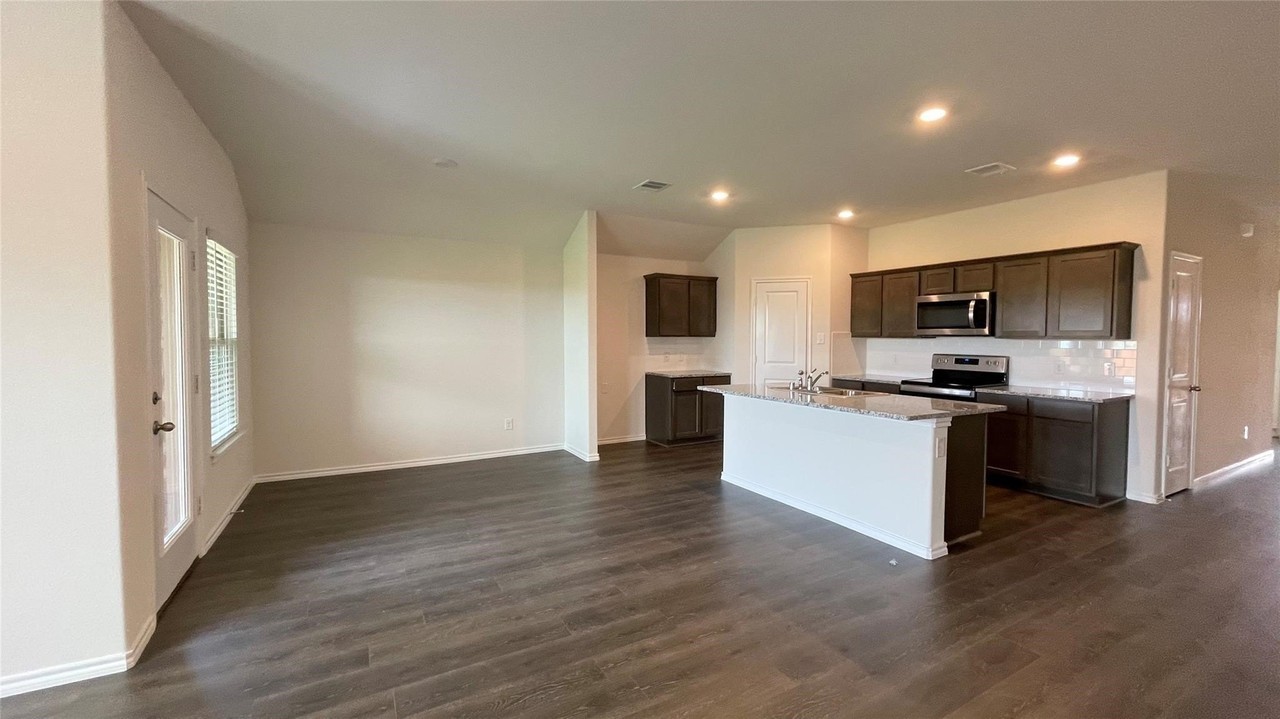 6229 Abby Dr - Photo 5 of 23