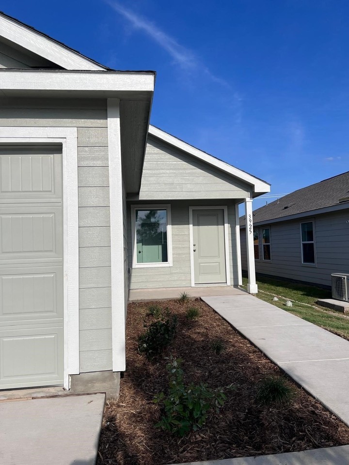 3925 Superior Pl - Photo 2 of 30