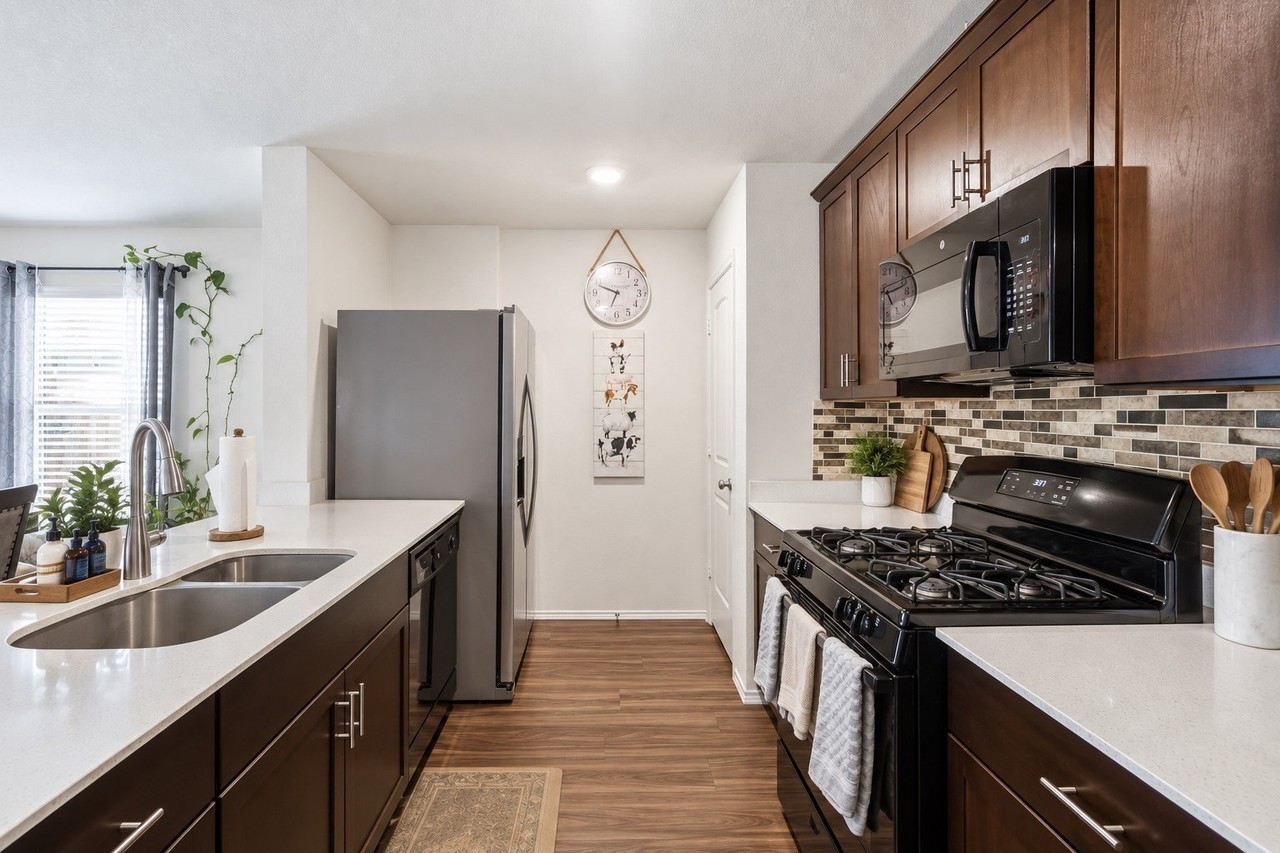 328 Falling Star Dr - Photo 4 of 16