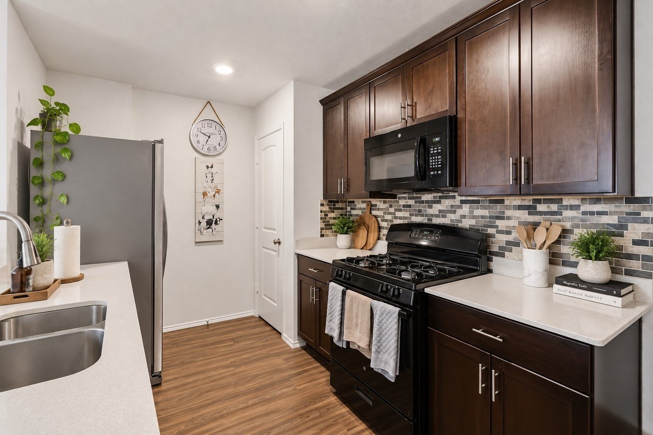 328 Falling Star Dr - Photo 5 of 16