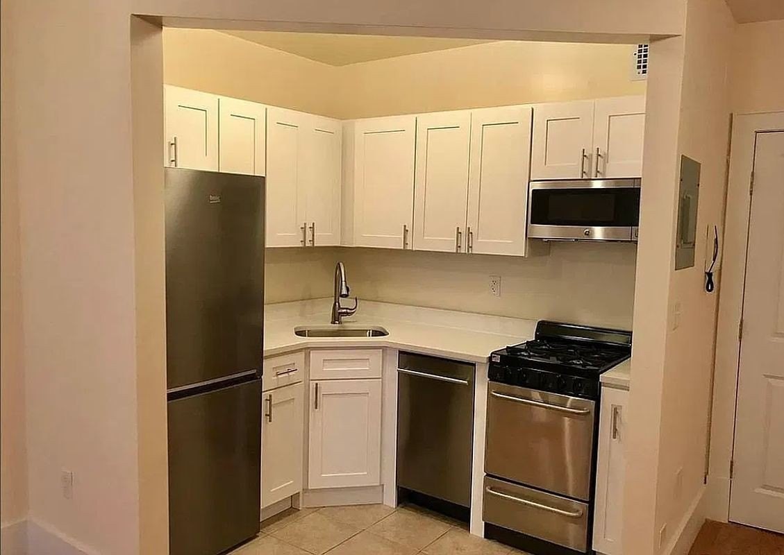 332 E 14th St #1B - Photo 3 of 12