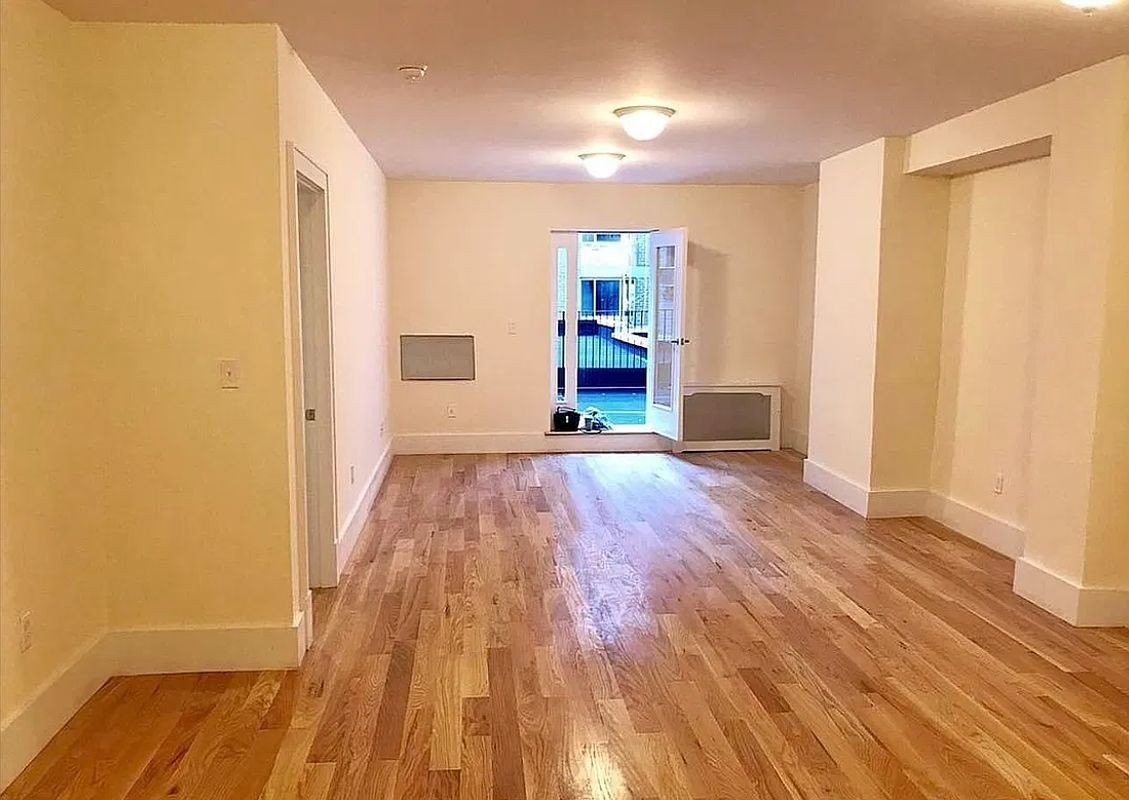 332 E 14th St #1B - Photo 5 of 12