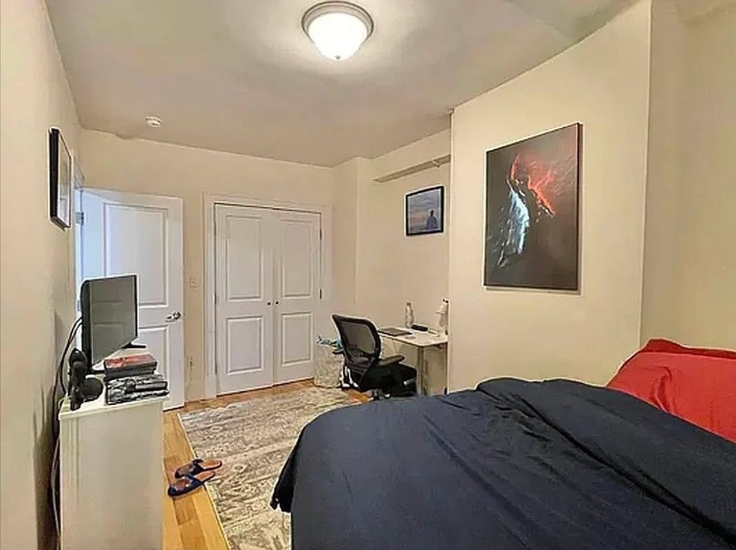 332 E 14th St #1B - Photo 7 of 12