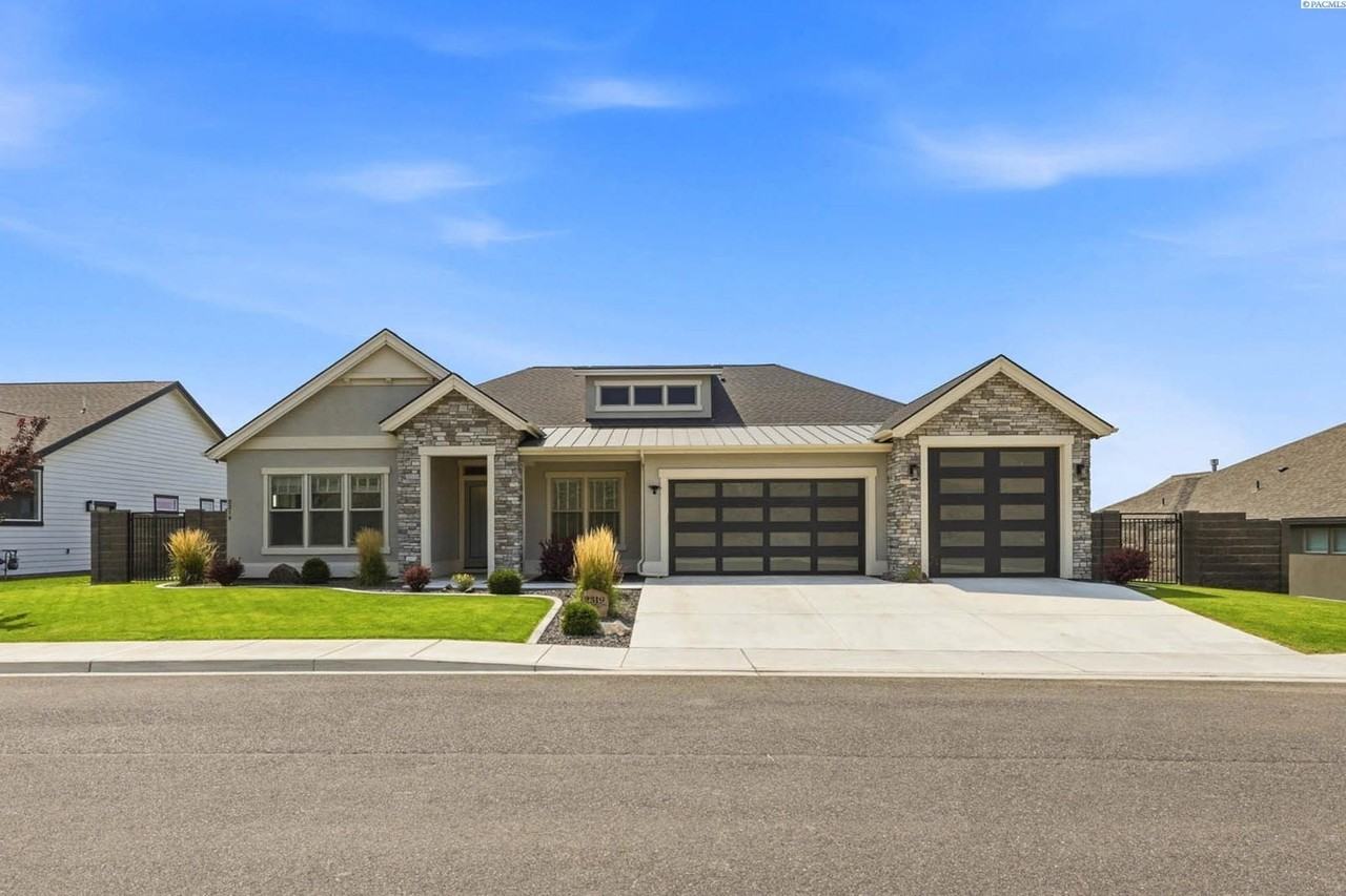 2319 Skyview Loop - Photo 2 of 50