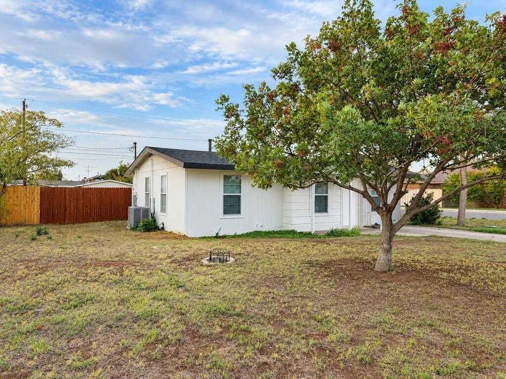 3811 Cedar Spring Dr - Photo 3 of 21