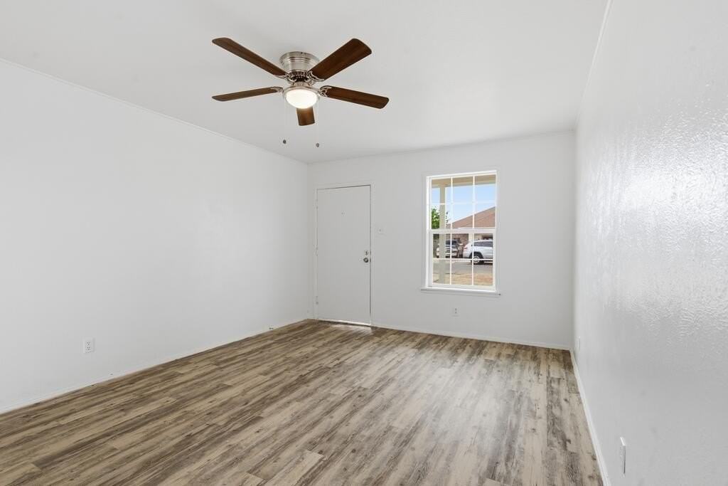 3811 Cedar Spring Dr - Photo 5 of 21