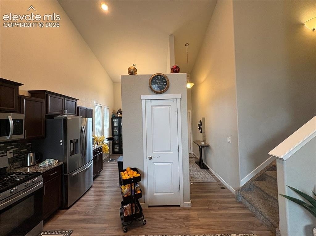 10511 Kalama Dr - Photo 3 of 26