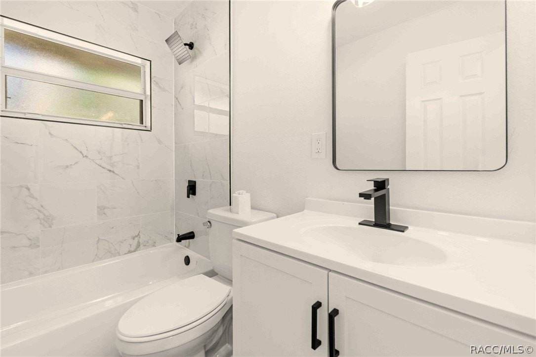 753 Ne 9th St - Photo 5 of 14