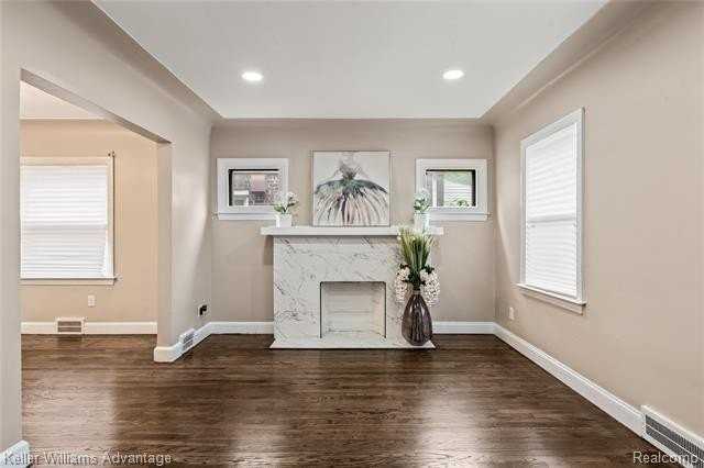 14421 Grandville Ave - Photo 2 of 9