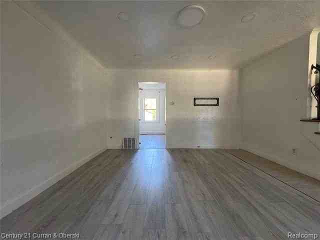 5925 Miller Rd - Photo 4 of 19