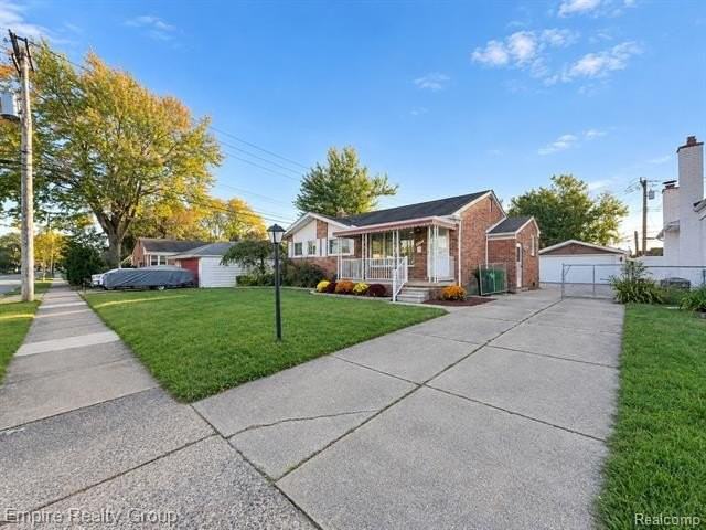 939 Deering St - Photo 4 of 42