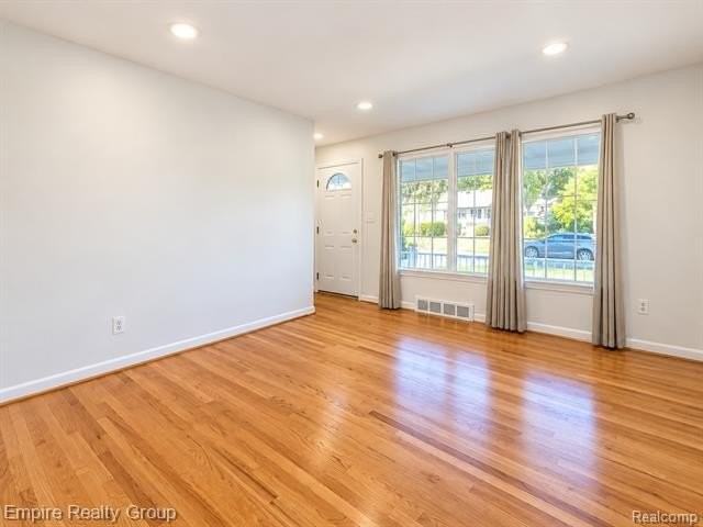 939 Deering St - Photo 7 of 42