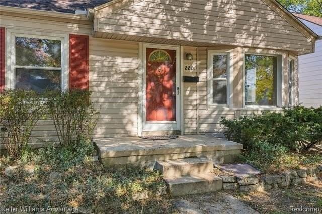 2201 Harwood Ave - Photo 5 of 36