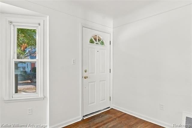 2201 Harwood Ave - Photo 6 of 36