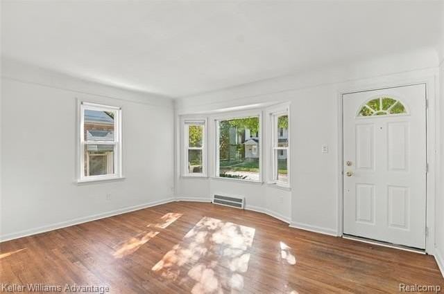 2201 Harwood Ave - Photo 7 of 36