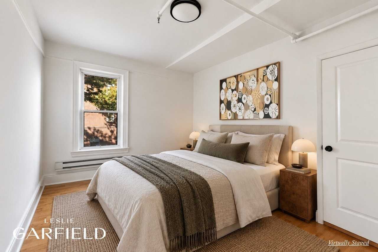 545 Lorimer St - Photo 5 of 10