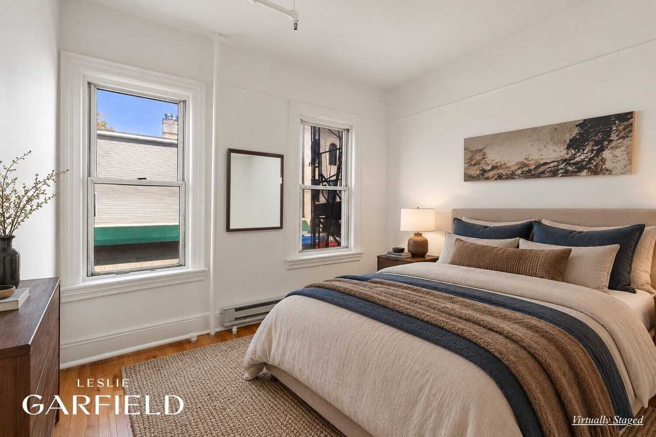 545 Lorimer St - Photo 7 of 10