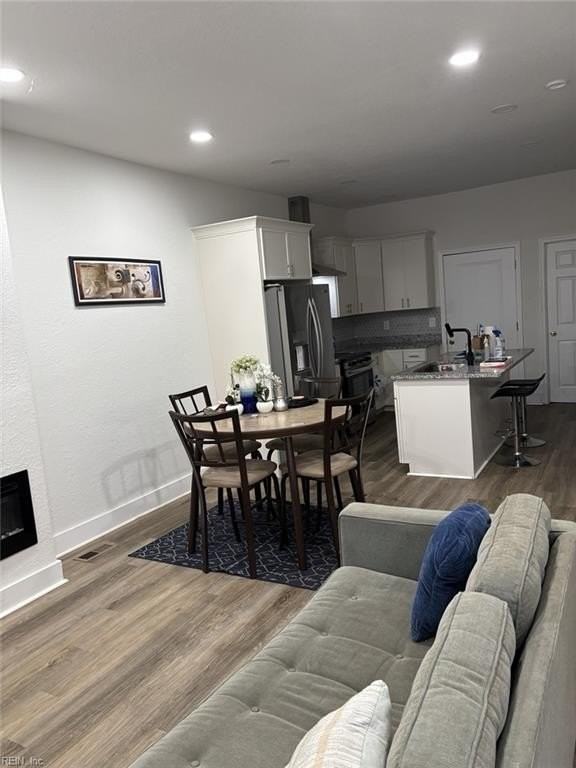 1004 Barney St - Photo 2 of 12